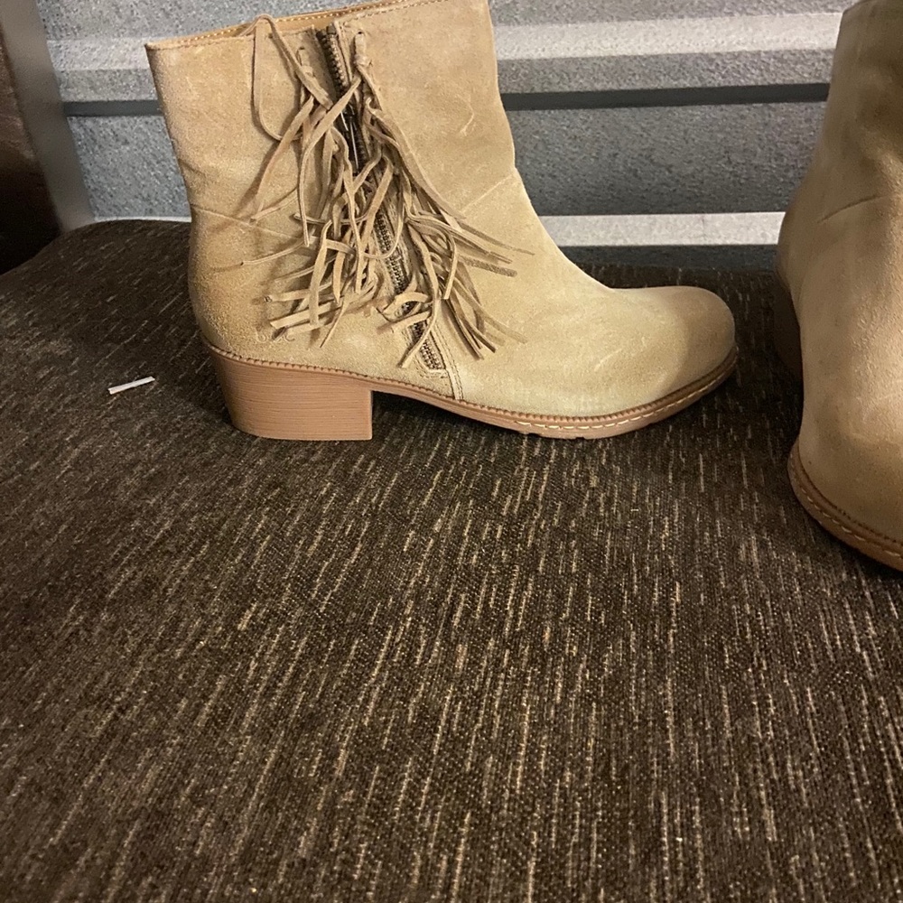 Beige BoC Elise low top boots size 11.
